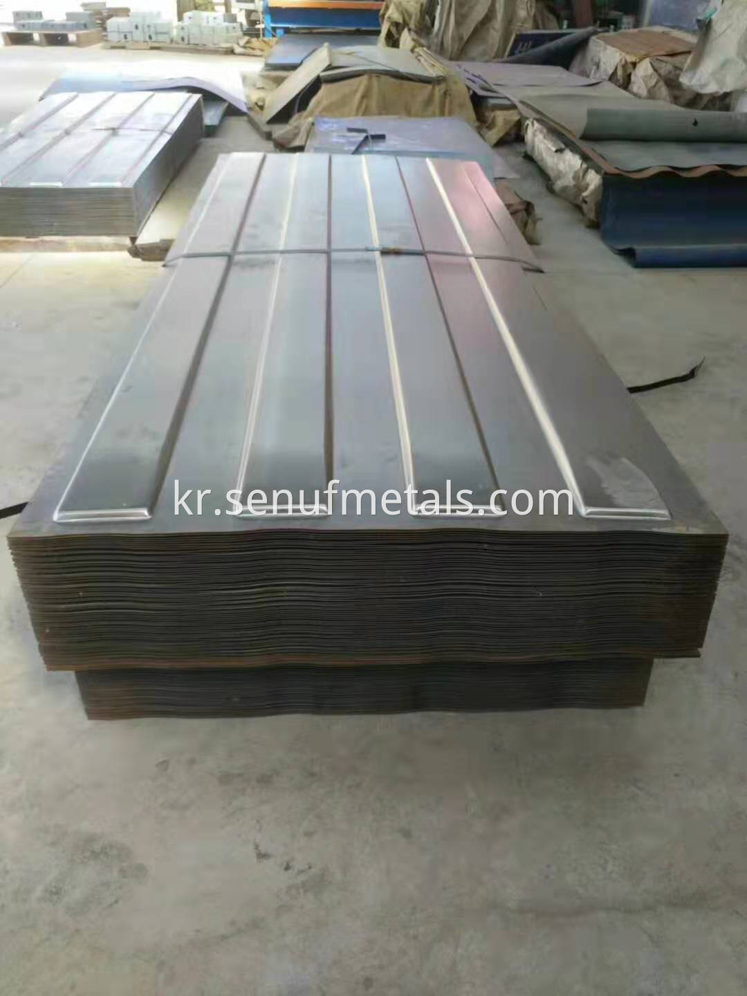 container panel press
